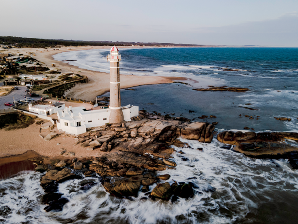 Farol de José Ignacio entre a Playa Brava e a Playa Mansa, Maldonado, Uruguai